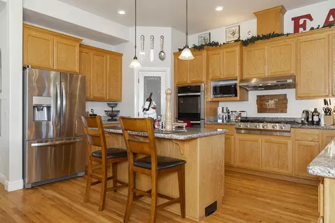 Kitchen - 964 Pumpkin Ridge Dr, Eagle Point, OR 97524 photo 2 of 3
