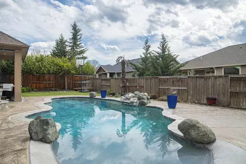 Exterior - 964 Pumpkin Ridge Dr, Eagle Point, OR 97524 photo 4 of 13