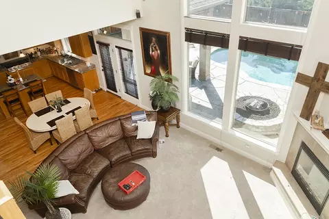 Living - 964 Pumpkin Ridge Dr, Eagle Point, OR 97524 photo 4 of 4