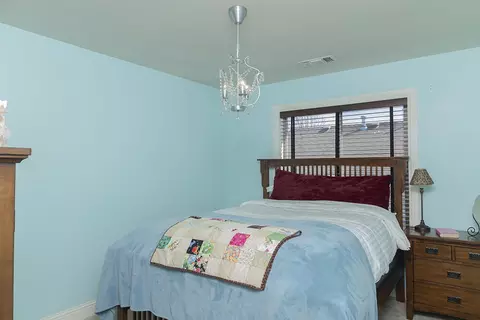 Bedroom - 964 Pumpkin Ridge Dr, Eagle Point, OR 97524 photo 4 of 6