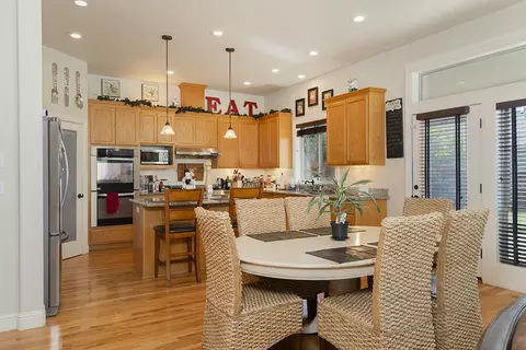 Dining - 964 Pumpkin Ridge Dr, Eagle Point, OR 97524 photo 2 of 2