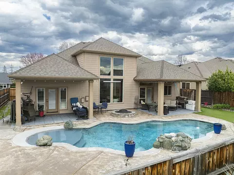 964 Pumpkin Ridge Dr, Eagle Point, OR 97524