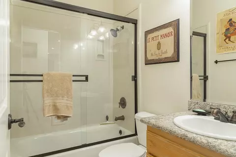 Bath - 964 Pumpkin Ridge Dr, Eagle Point, OR 97524 photo 4 of 4