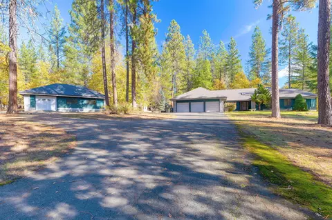 7118 Redthorne Rd, Rogue River, OR 97537