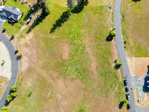 564 E Forks Cir, Cave Junction, OR 97523 photo 4