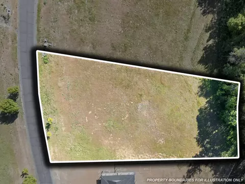 565 E Forks Cir, Cave Junction, OR 97523 photo 4