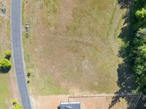 565 E Forks Cir, Cave Junction, OR 97523 photo 3
