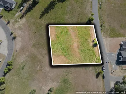 568 E Forks Cir, Cave Junction, OR 97523 photo 4