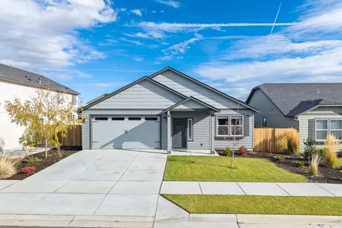 3350 NW 9th Ln, Redmond, OR 97756