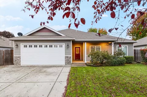 931 Highbury Dr, Medford, OR 97501