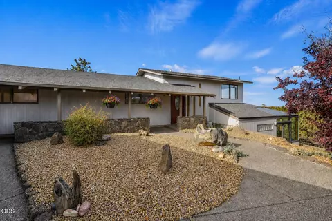 5203 NW Greenwood Ave, Redmond, OR 97756