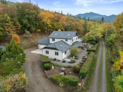 7907 Rapp Ln, Talent, OR 97540