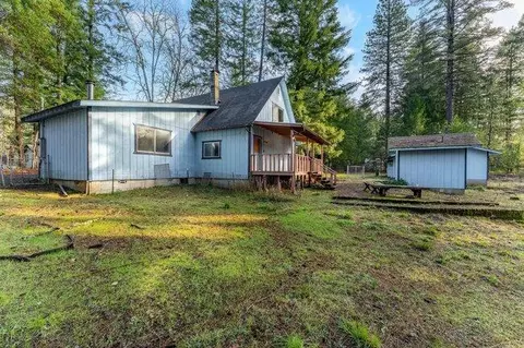 136 Hathaway Dr, Cave Junction, OR 97523