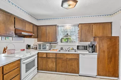 221 Ortega St, Eagle Point, OR 97524 photo 9