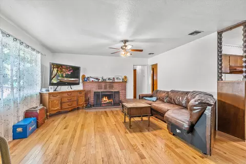 221 Ortega St, Eagle Point, OR 97524 photo 4