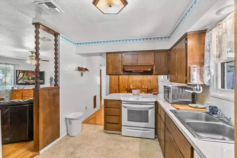 221 Ortega St, Eagle Point, OR 97524 photo 8