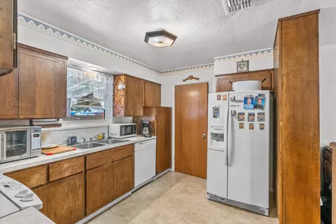 221 Ortega St, Eagle Point, OR 97524 photo 10