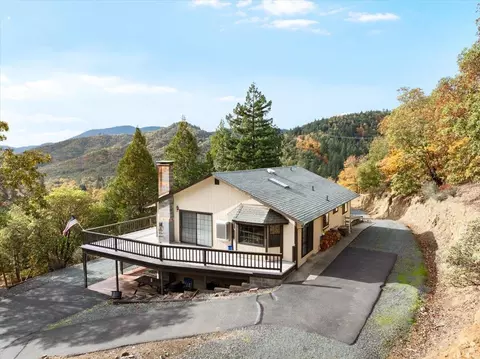 3116 Wards Creek Rd, Rogue River, OR 97537