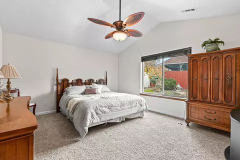1023 Highlands Dr, Eagle Point, OR 97524