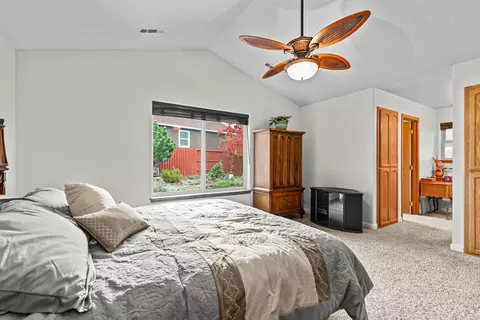 Bedroom - 1023 Highlands Dr, Eagle Point, OR 97524 photo 1 of 3