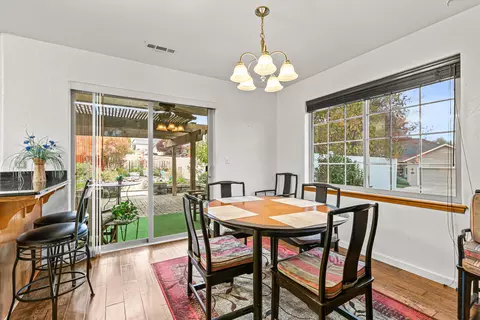 Dining - 1023 Highlands Dr, Eagle Point, OR 97524 photo 1 of 1