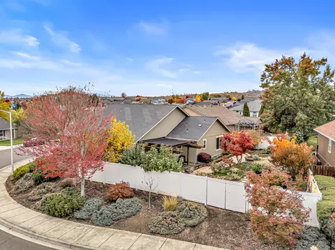 View/Area - 1023 Highlands Dr, Eagle Point, OR 97524 photo 1 of 3