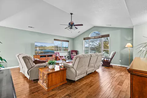 Living - 1023 Highlands Dr, Eagle Point, OR 97524 photo 1 of 2