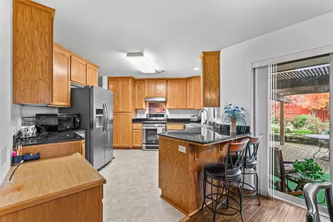 Kitchen - 1023 Highlands Dr, Eagle Point, OR 97524 photo 1 of 4
