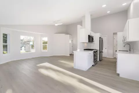 Living - 3362 NE Collier Ct, Bend, OR 97701 photo 5 of 6