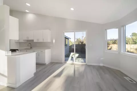 Living - 3362 NE Collier Ct, Bend, OR 97701 photo 4 of 6