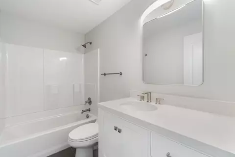 Bath - 3362 NE Collier Ct, Bend, OR 97701 photo 2 of 2