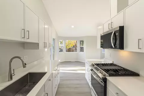 Kitchen - 3362 NE Collier Ct, Bend, OR 97701 photo 3 of 3