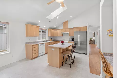 Kitchen - Undisclosed, Phoenix, OR 97535 photo 4 of 4