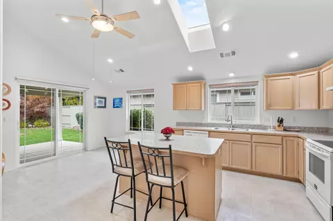 Kitchen - Undisclosed, Phoenix, OR 97535 photo 2 of 4
