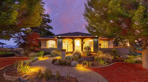 4604 Cloudcrest Dr, Medford, OR 97504