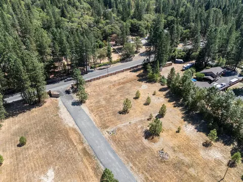 249 Deruyte Way, Rogue River, OR 97537