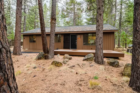 18015 Diamond Peak Ln #11, Sunriver, OR 97707