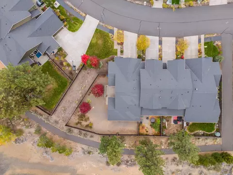 View/Area - 60383 Hedgewood Ln, Bend, OR 97702 photo 5 of 6