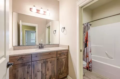 Bath - 60383 Hedgewood Ln, Bend, OR 97702 photo 3 of 3