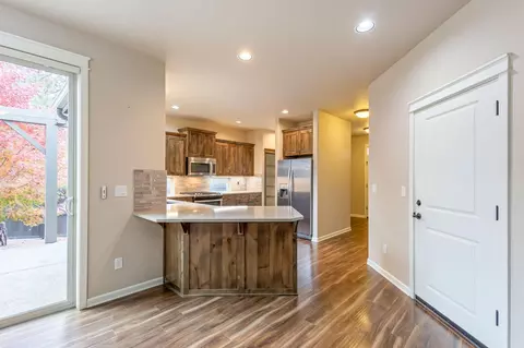 Entry Way - 60383 Hedgewood Ln, Bend, OR 97702 photo 2 of 3