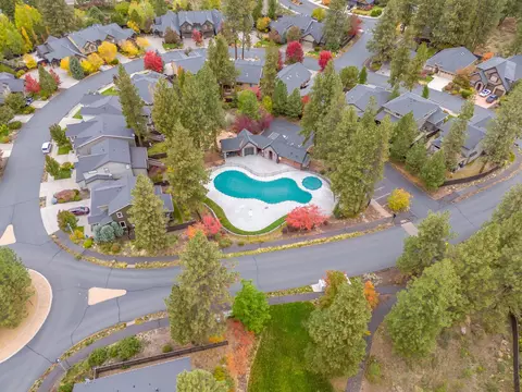 View/Area - 60383 Hedgewood Ln, Bend, OR 97702 photo 2 of 6