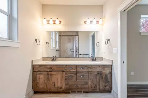 Bath - 60383 Hedgewood Ln, Bend, OR 97702 photo 1 of 3