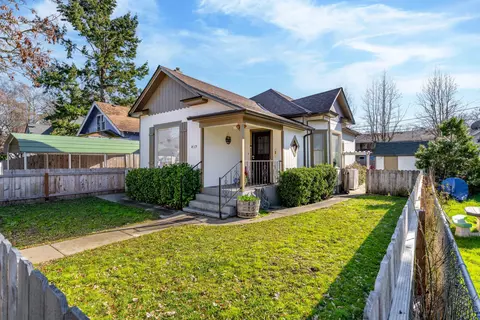 419 NW C St, Grants Pass, OR 97526