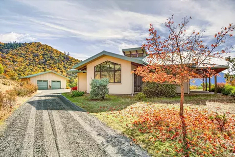 Exterior - 17252 N Applegate Rd, Grants Pass, OR 97527 photo 3 of 12