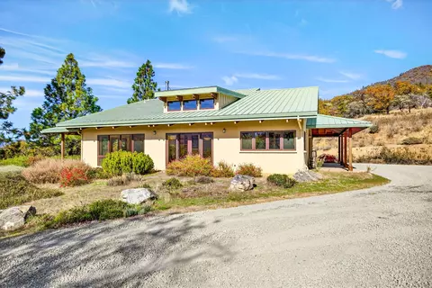 Exterior - 17252 N Applegate Rd, Grants Pass, OR 97527 photo 9 of 12