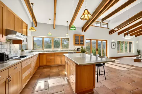 Kitchen - 17252 N Applegate Rd, Grants Pass, OR 97527 photo 2 of 5