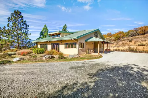 Exterior - 17252 N Applegate Rd, Grants Pass, OR 97527 photo 8 of 12