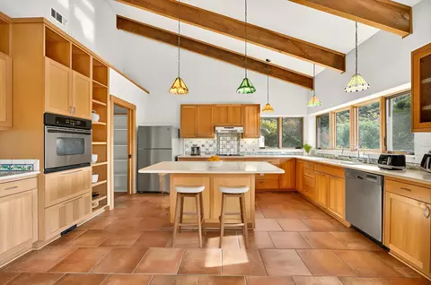 Kitchen - 17252 N Applegate Rd, Grants Pass, OR 97527 photo 3 of 5