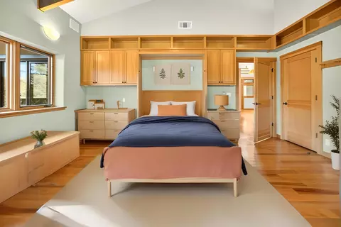 Bedroom - 17252 N Applegate Rd, Grants Pass, OR 97527 photo 2 of 2