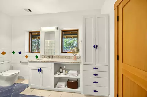 Bath - 17252 N Applegate Rd, Grants Pass, OR 97527 photo 4 of 5